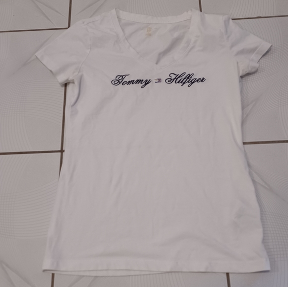4/$60 White Tommy Tee - Size Small - Picture 5 of 7